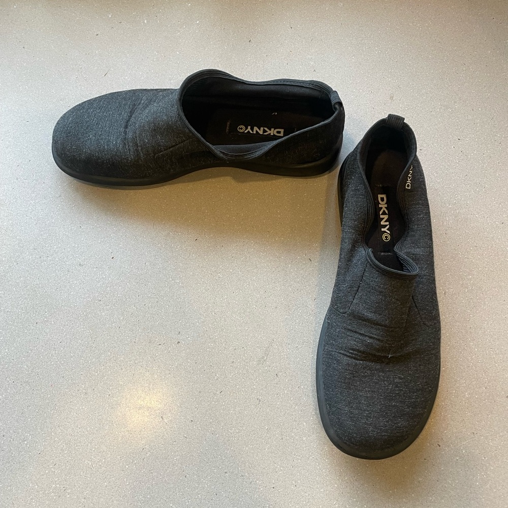 DKNY Womens casual slip on (size 6.5)